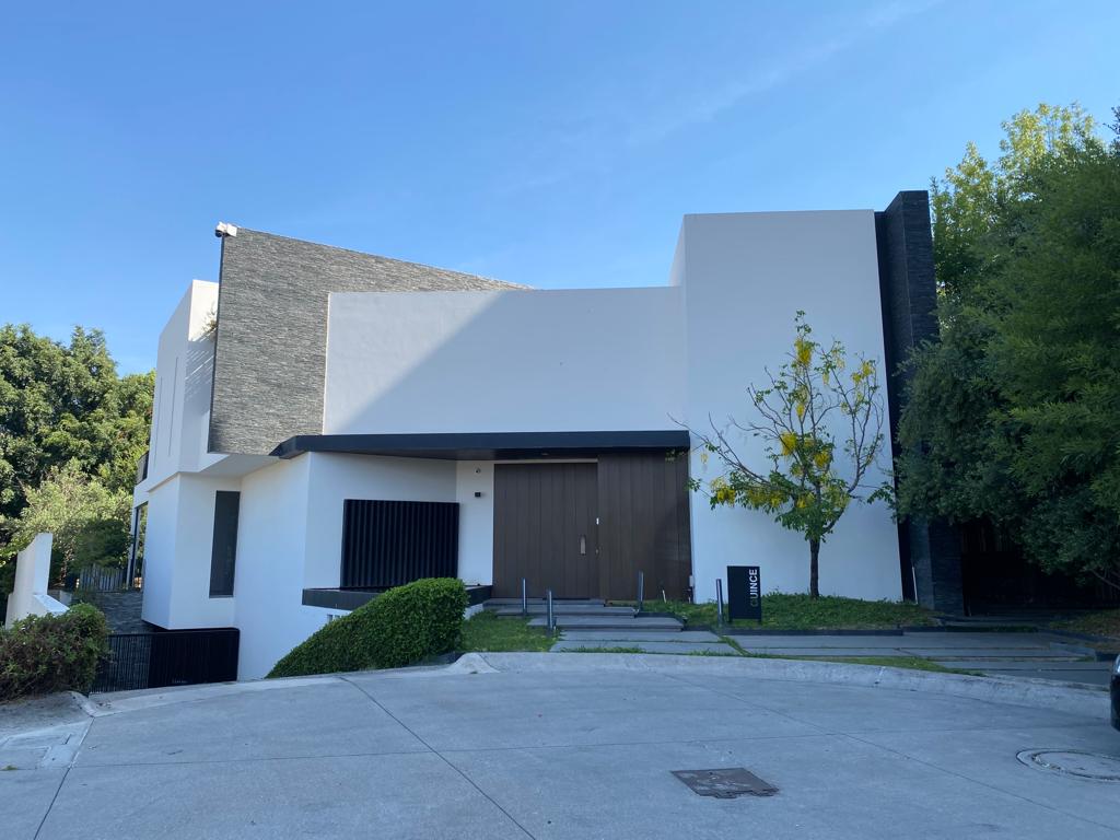 RESIDENCIA EN VENTA EN PUERTA DE HIERRO EN ZAPOPAN